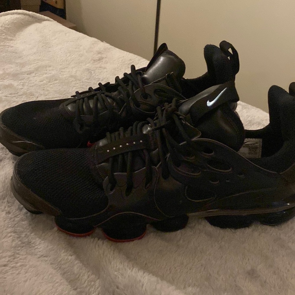 Black Nike Vapor Max size 11.5. Good condition